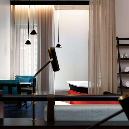 Hotel Qt Melbourne Zewnętrze zdjęcie A suite at the hotel