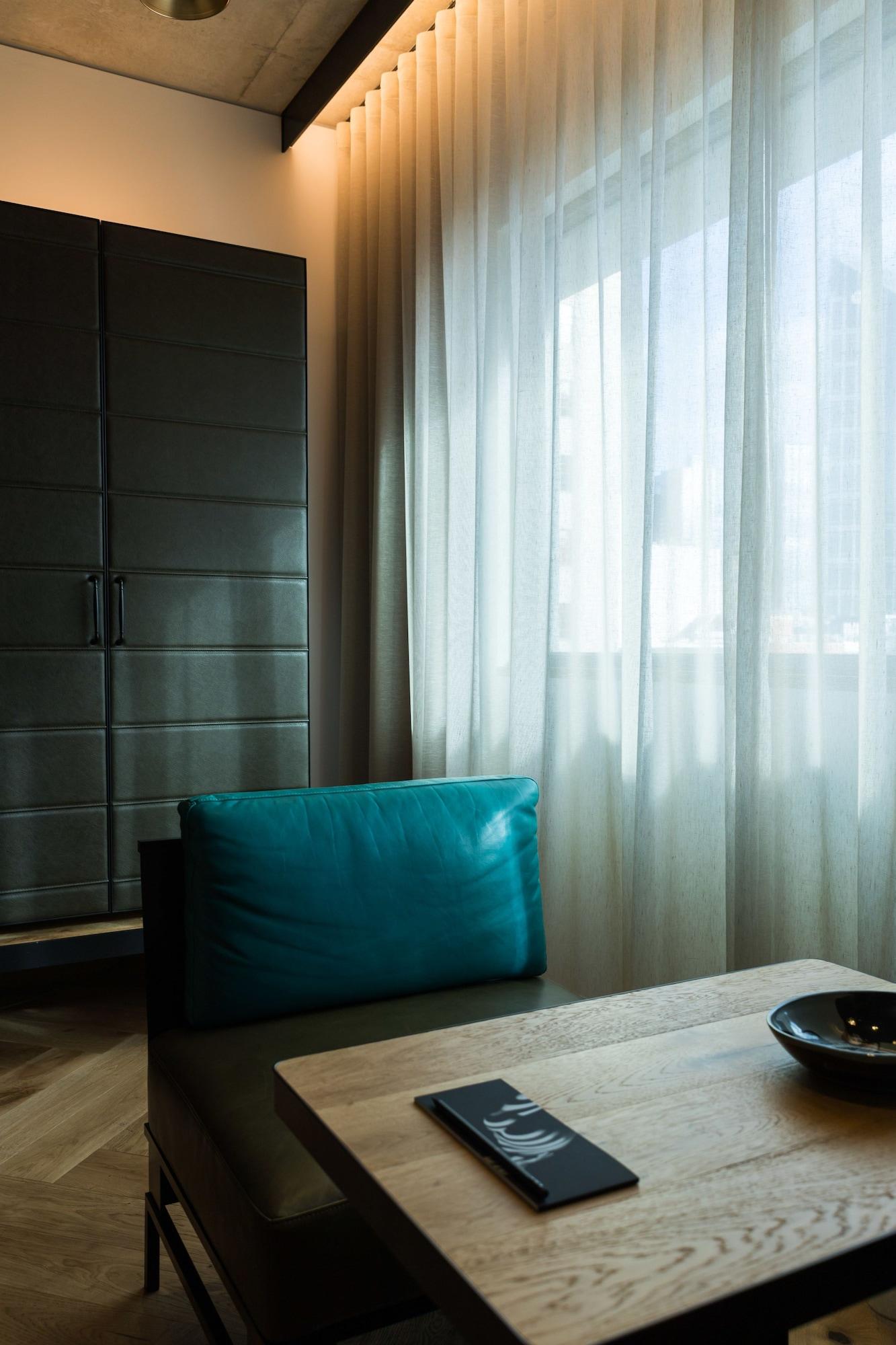Hotel Qt Melbourne Zewnętrze zdjęcie A sheer curtain