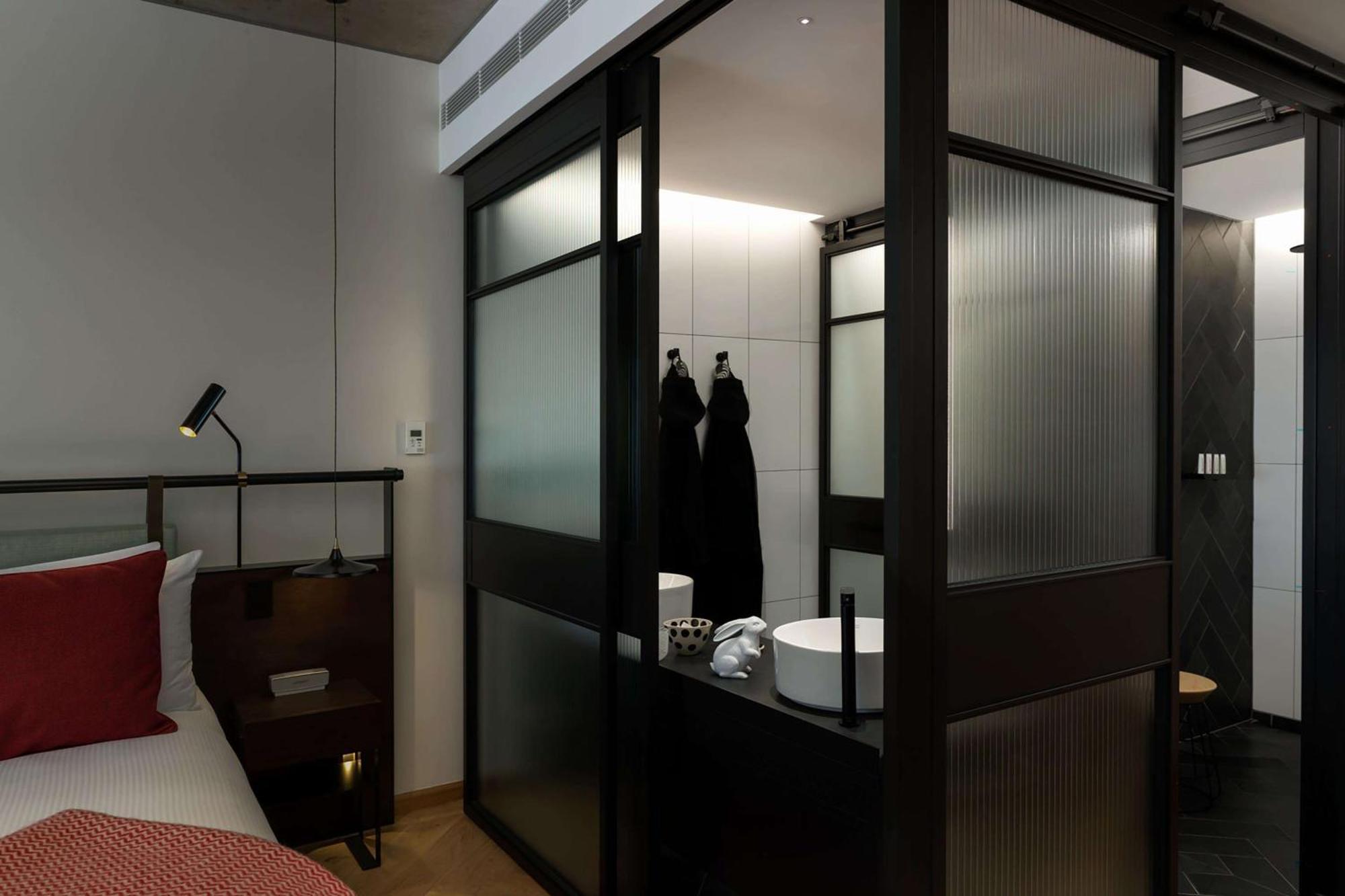 Hotel Qt Melbourne Zewnętrze zdjęcie A room at the hotel